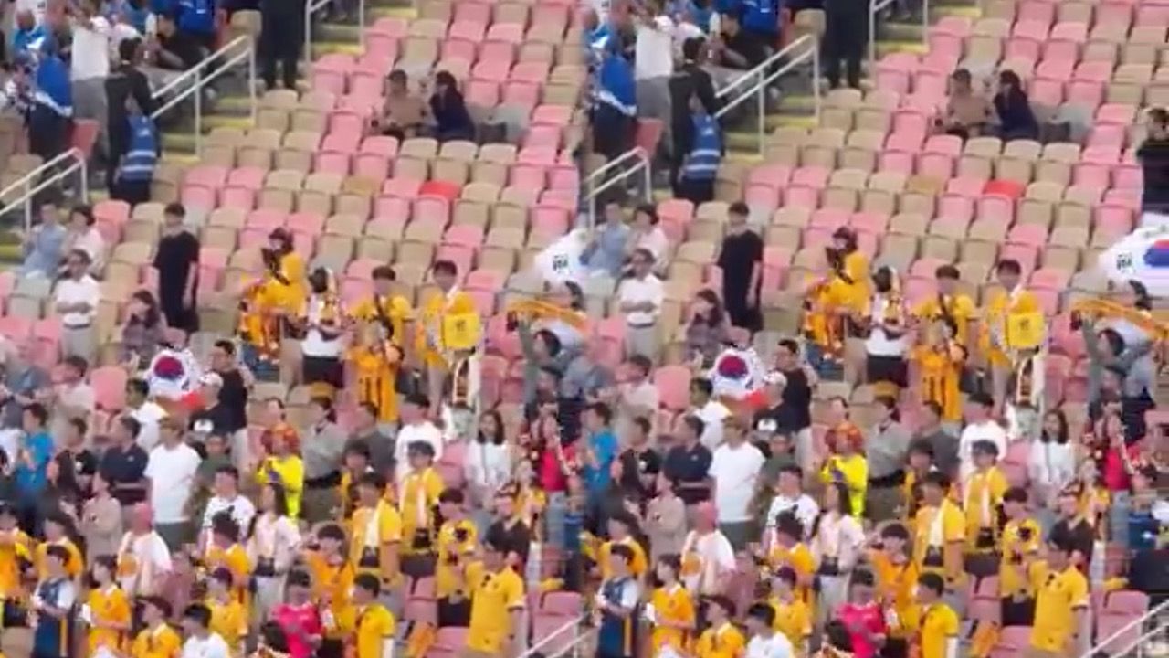 الجماهير الكورية تتخلى عن غوانغجو وتُشجع الهلال .. فيديو