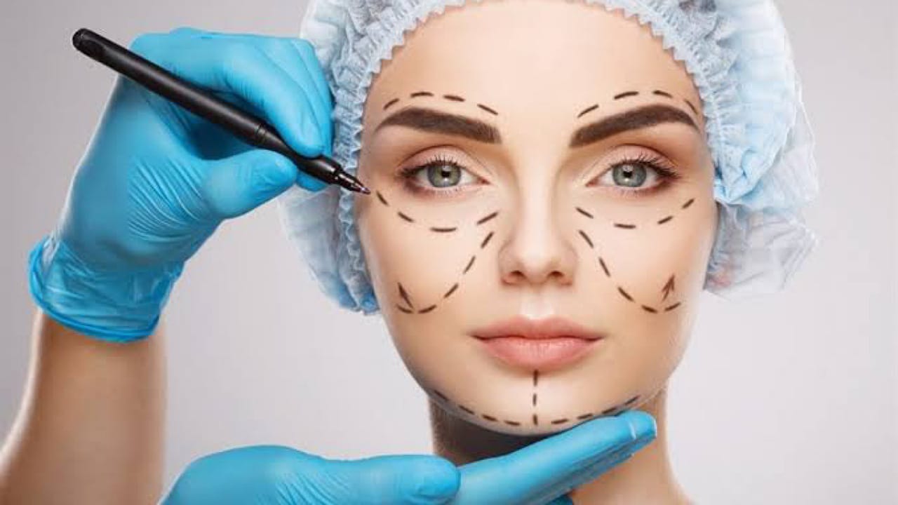استشارية: عمليات التجميل ضرورة للبعض وخطر لمن يعانون من ضعف الثقة بالنفس .. فيديو