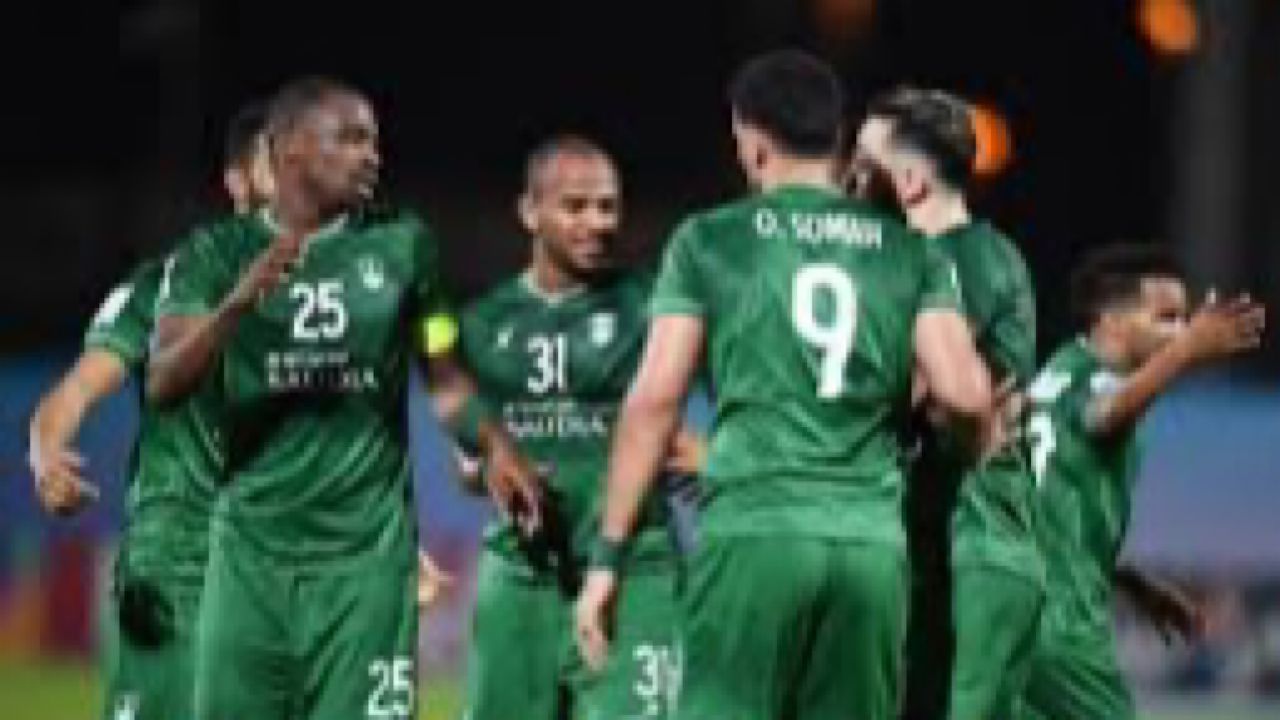 الأهلي يسيطر على جوائز الأفضل في دوري روشن