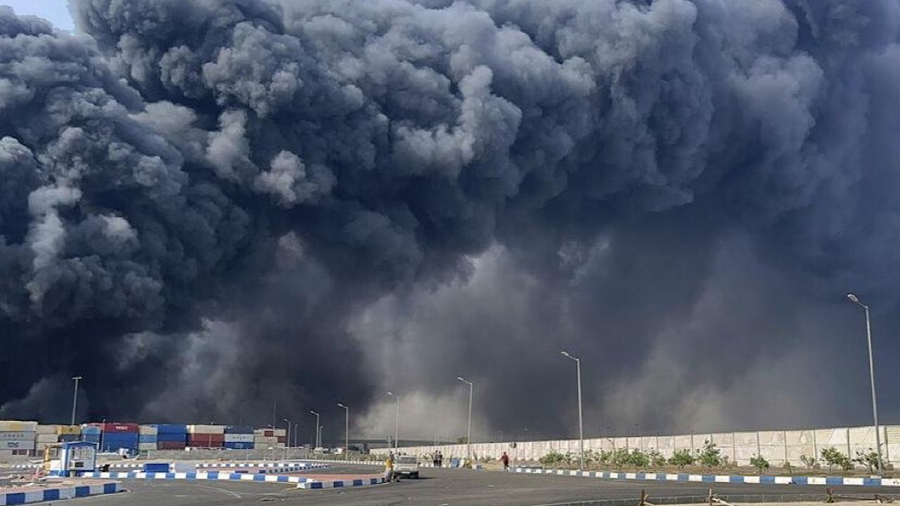 إيران تعلن ثبوت تقصير في انفجار ميناء رجائي وتستدعي مسؤولين للتحقيق