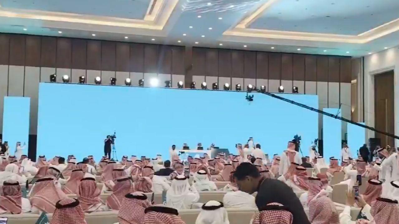 بيع فلتين متجاورتين في مزاد بحي العليا بسعر مميز .. فيديو