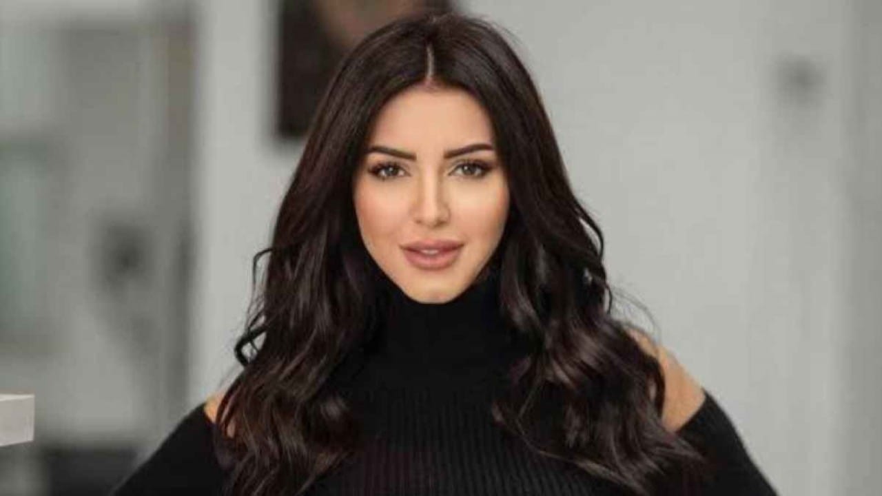 إعلامية مصرية: خطيب إيناس النجار أراد كتب الكتاب وهي في غيبوبة