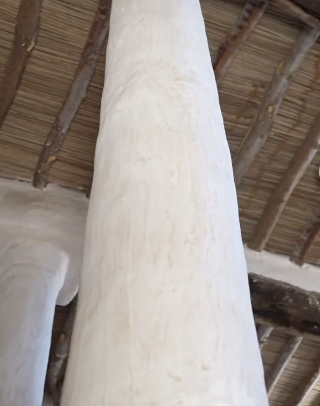 قصة جدران المجالس الطينية في حائل التي استوقفت وزير الحج ونظيره العراقي .. فيديو