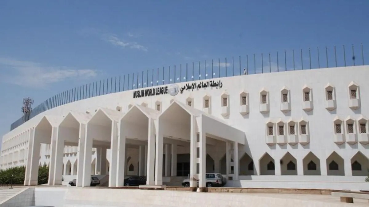 رابطة العالم الإسلامي تُدين جريمة طعن مسلم داخل مسجد في فرنسا