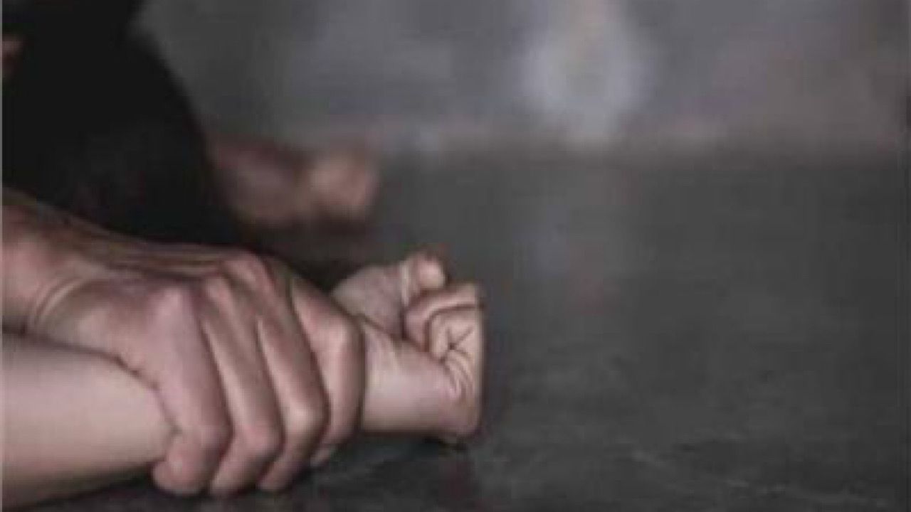 القبض على مراهق بتهمة الاعتداء على طالبة داخل حمام المدرسة
