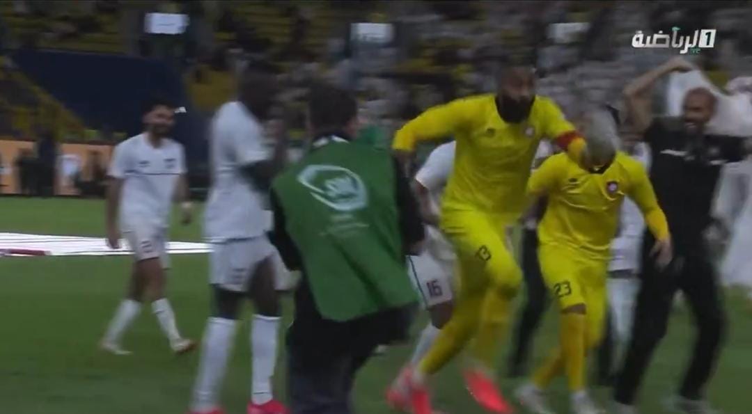 وليد عبدالله يحتفل مع جماهير الدرعية .. فيديو