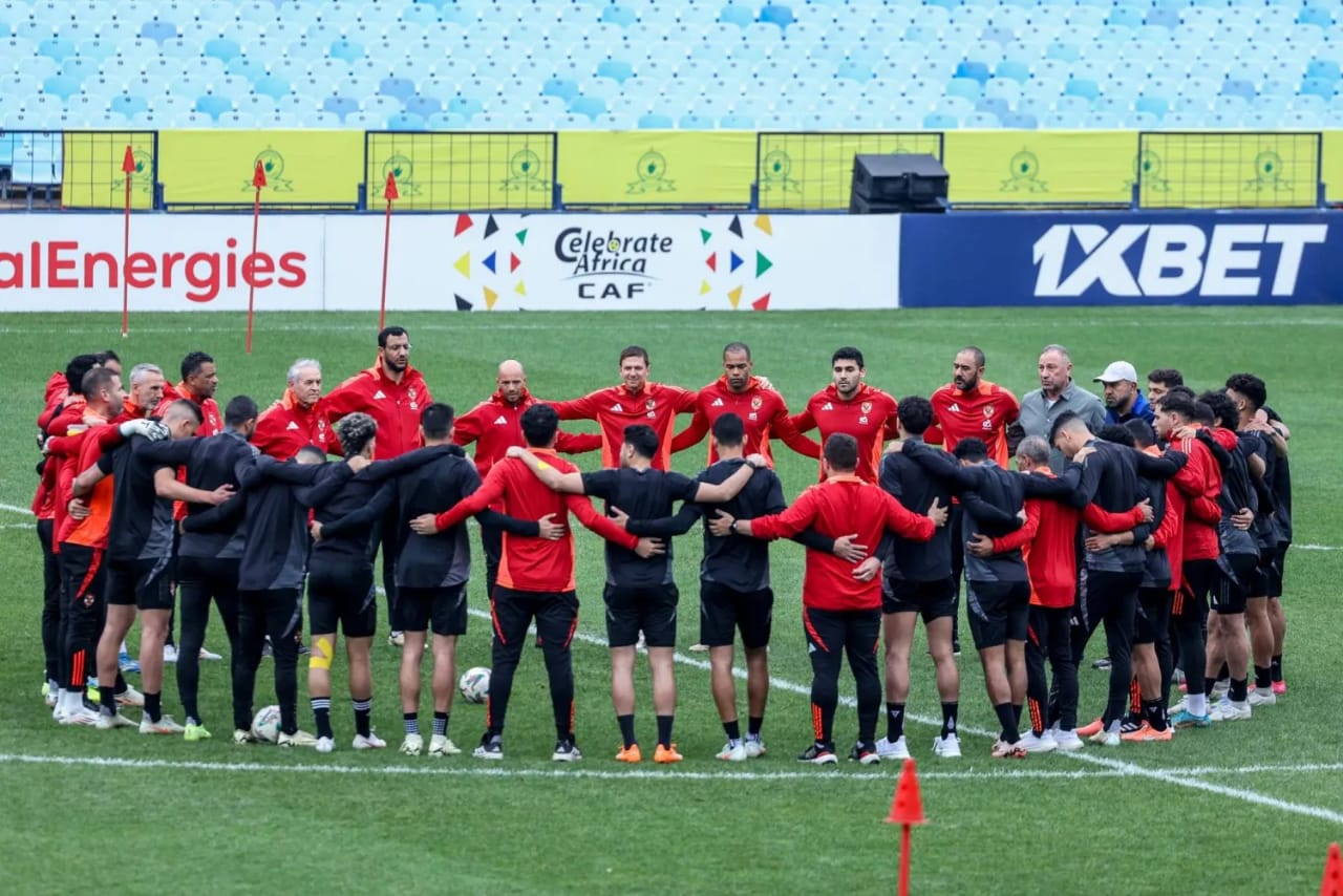 الأهلي وبيراميدز يطاردان نهائي مصري خالص في دوري الأبطال