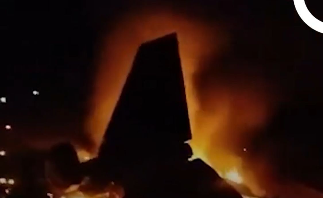 تحطم طائرة مقاتلة تابعة للقوات الجوية الهندية ومصرع طيارها.. فيديو