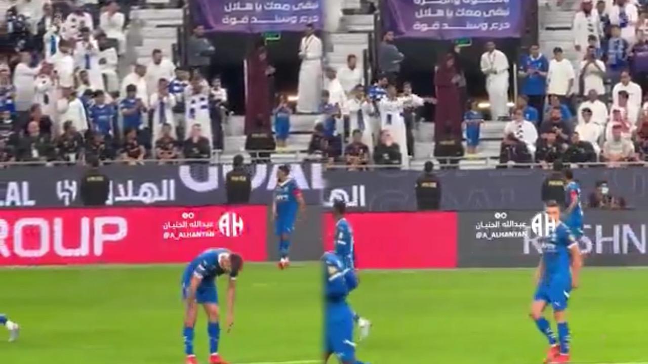 سالم الدوسري يحتفل بهدفه الأول مع ابنه .. فيديو
