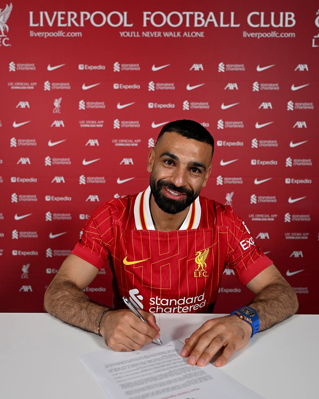 رسميًا.. ليفربول يُعلن تجديد عقد محمد صلاح حتى 2027
