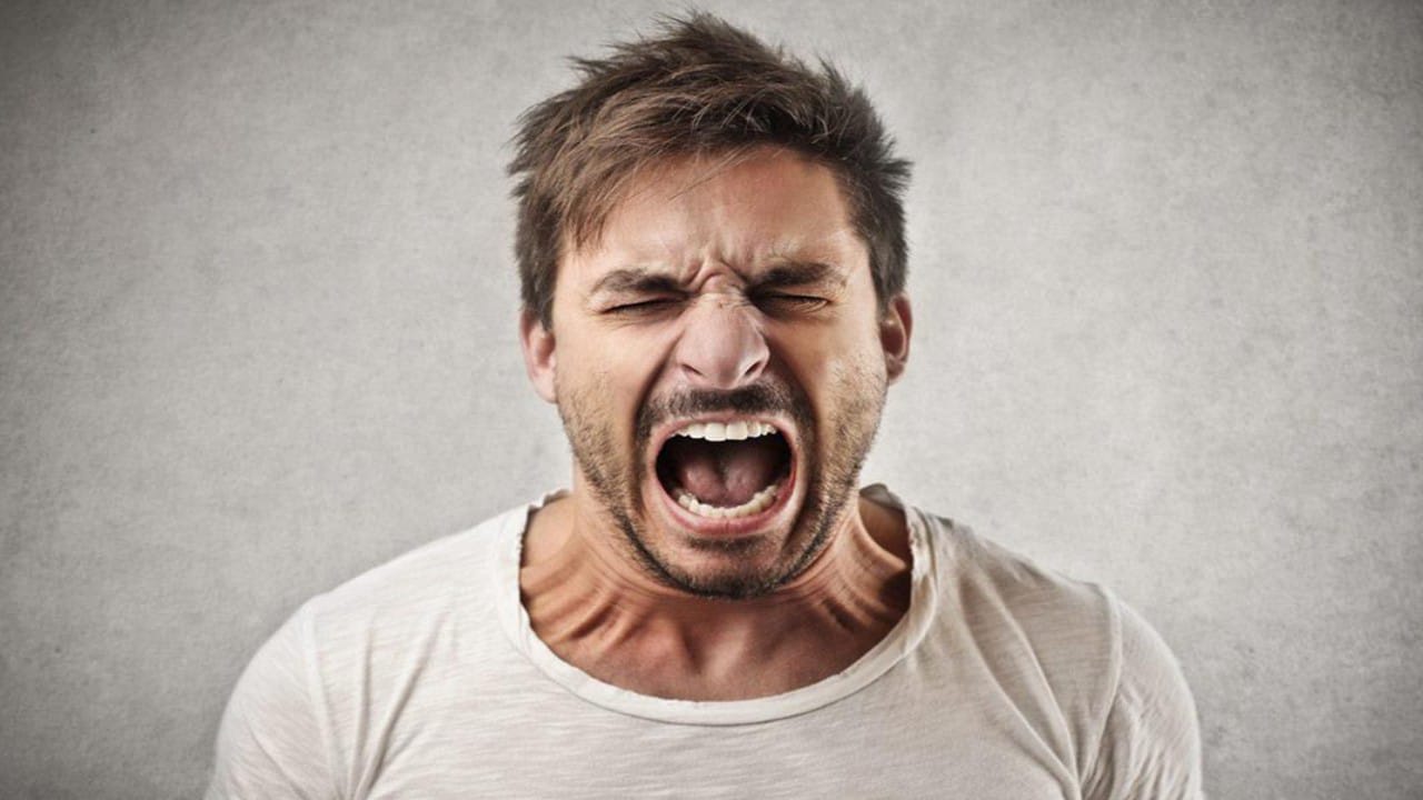 كيف يعاقب المريض النفسي قانونيًا في حال الاعتداء أو التسبب بضرر؟