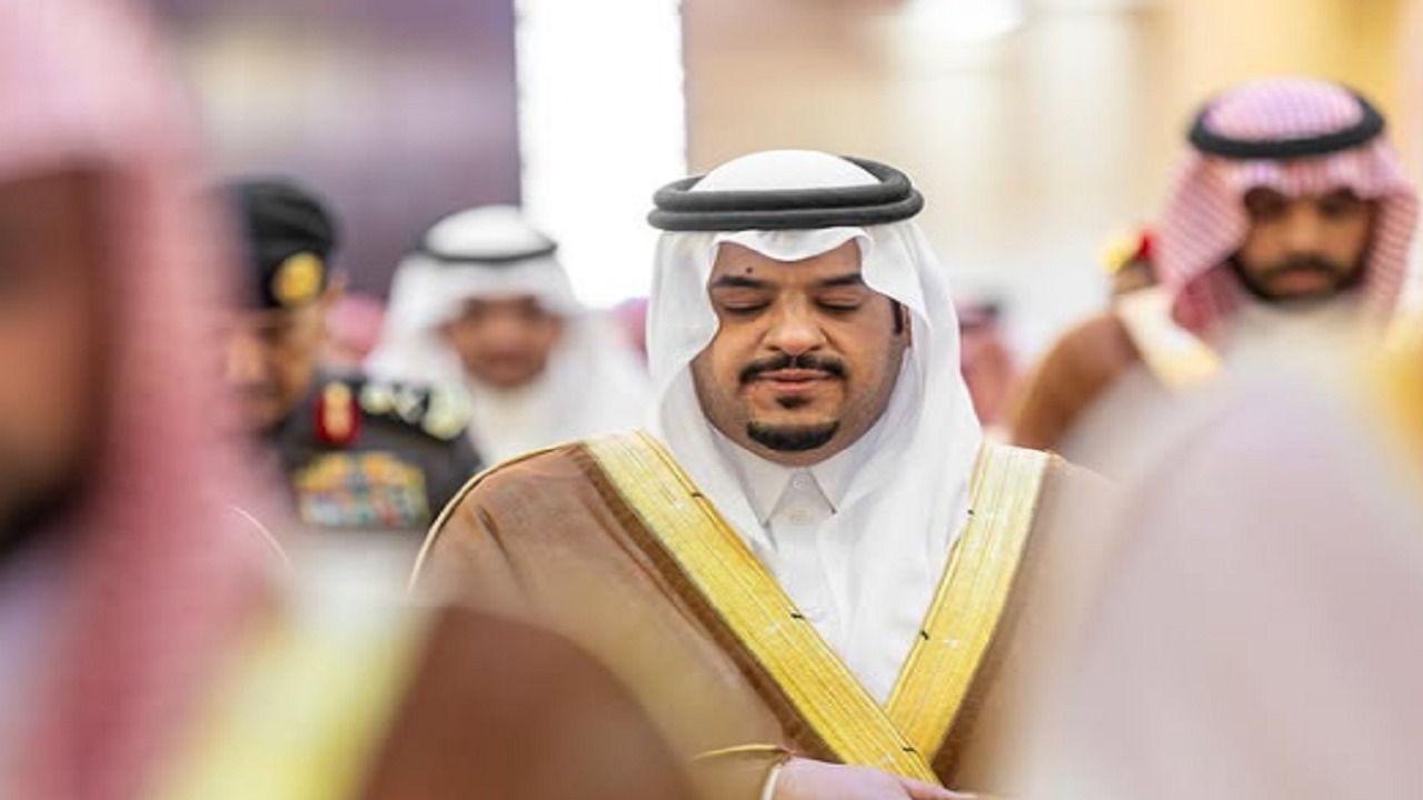 نائب أمير الرياض يؤدي صلاة الميت على عالية الدويش