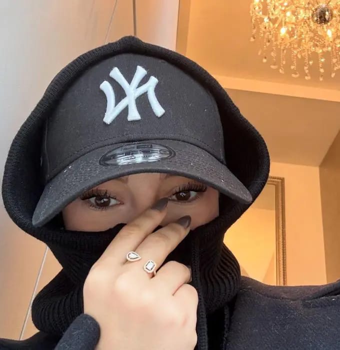 زوجة ديمبلي تخطف الأضواء بإطلالة محتشمة في احتفالات سان جيرمان .. صور