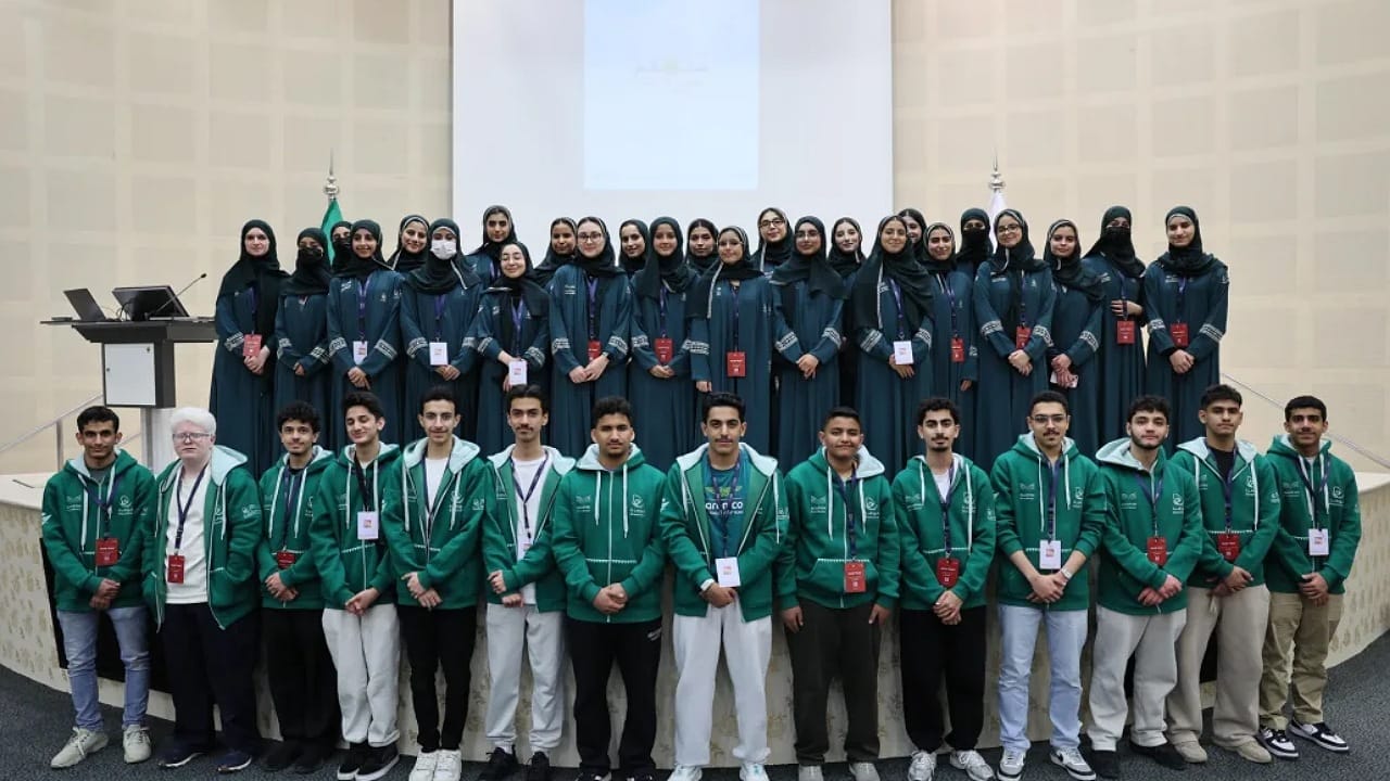 بعثة منتخب العلوم تغادر إلى أمريكا للمشاركة في آيسف 2025.. فيديو