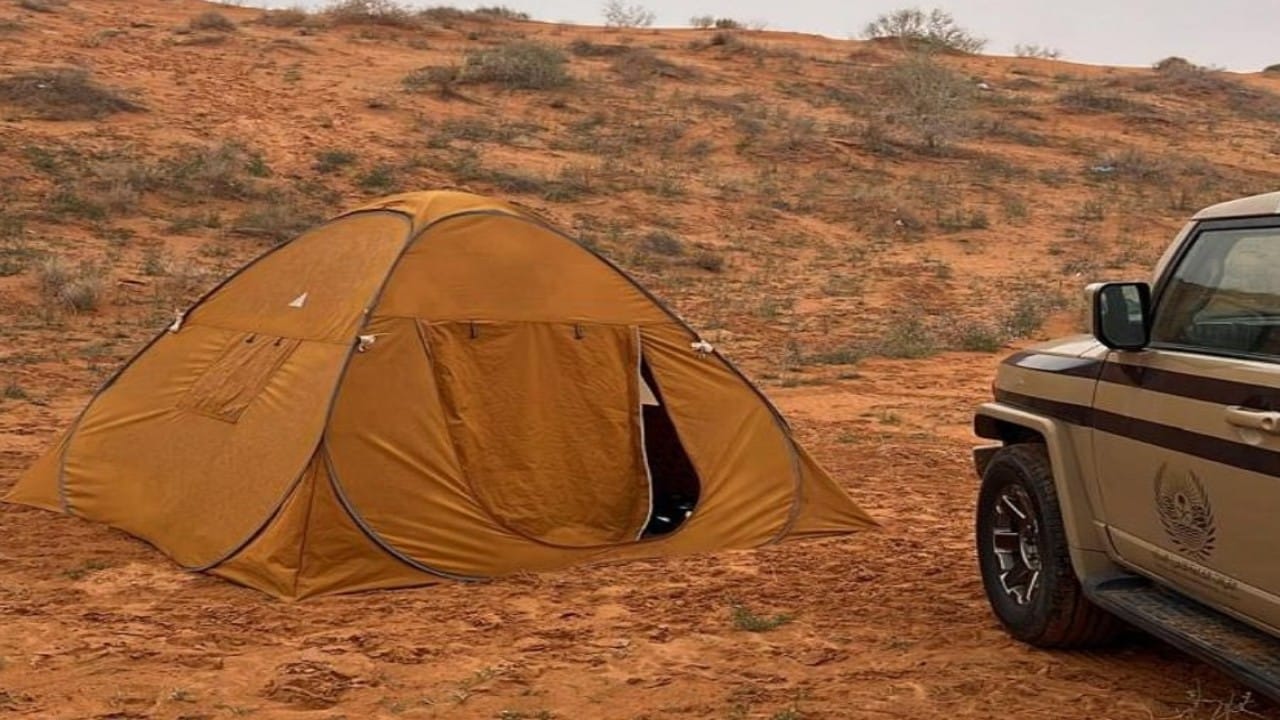 ضبط مخالف لارتكابه مخالفة التخييم في محمية الملك عبدالعزيز الملكية