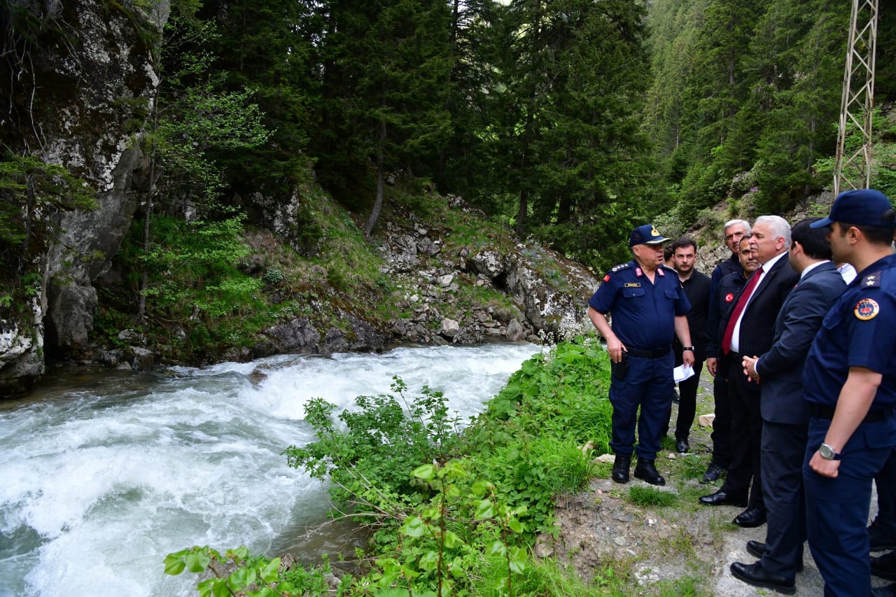سيل يجرف طفلا سعوديا في تركيا وفرق البحث تكثف جهودها .. صور