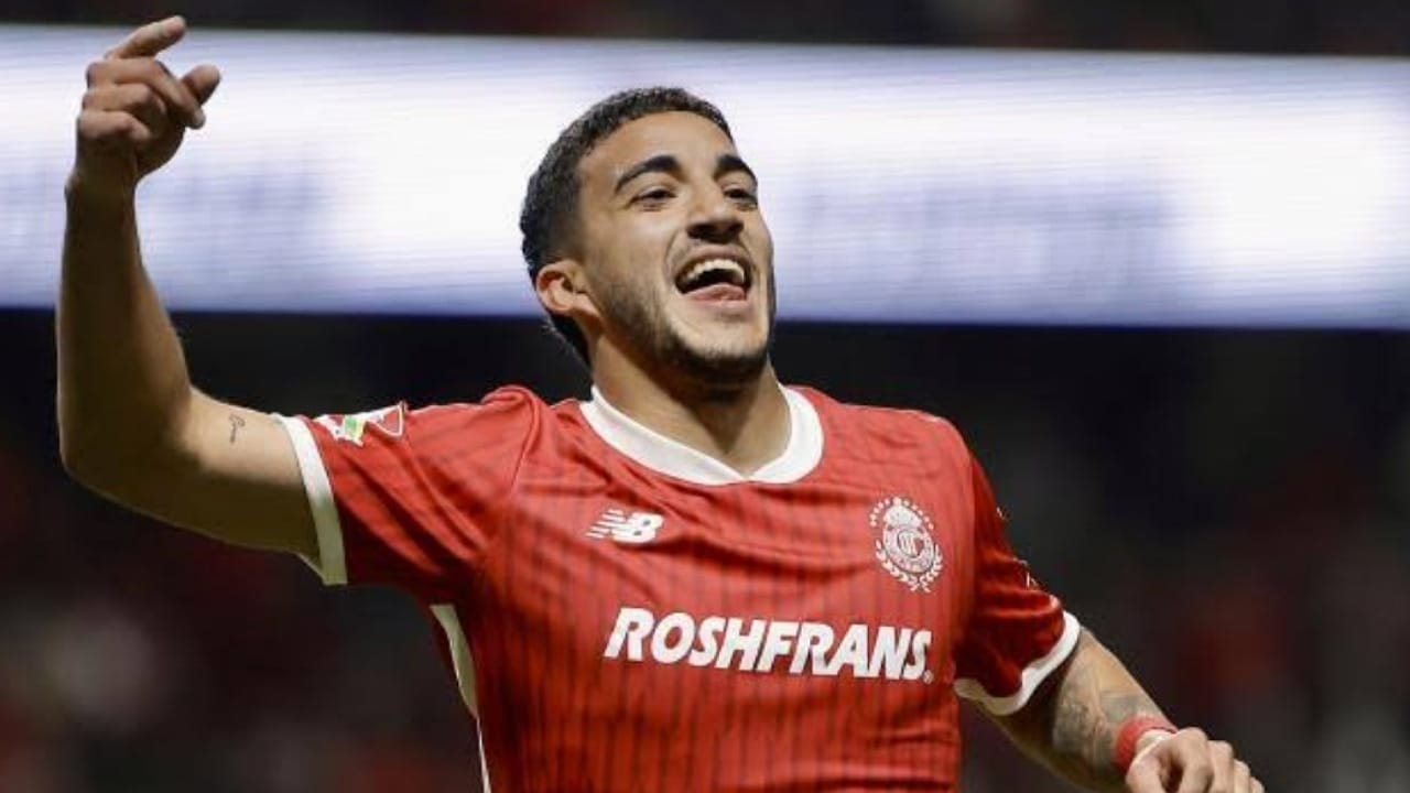 باتشوكا يعزز دفاعه قبل موقعة الهلال في المونديال