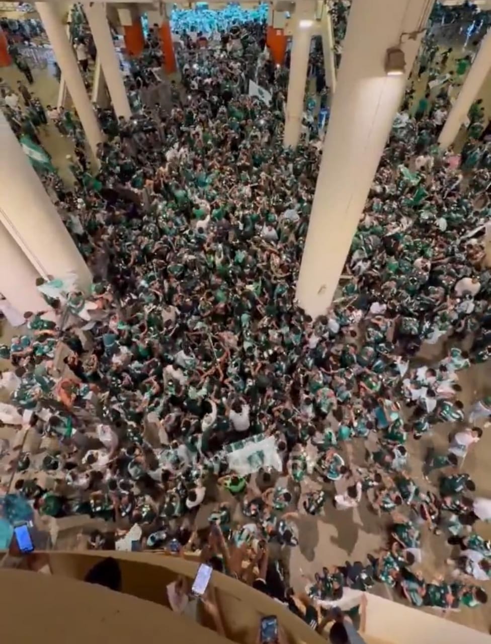 جماهير الأهلي تردد: الآسيوية صعبة قوية .. فيديو