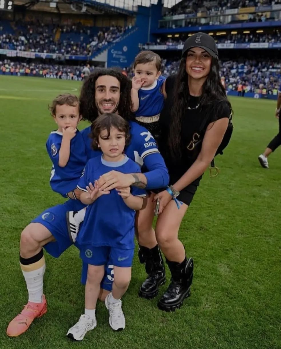 نجم تشيلسي ينهار باكيا أمام الكاميرا بعد تشخيص نجله بالتوحد .. فيديو