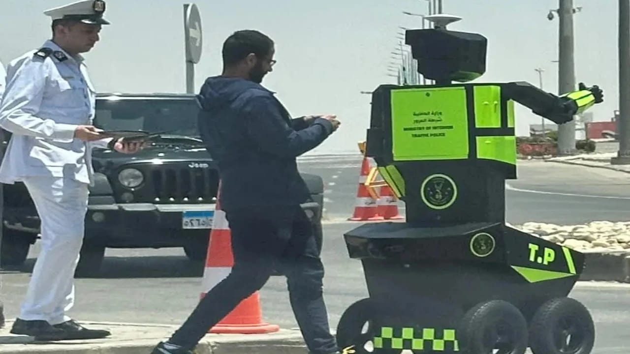 مصر تعتزم استخدام روبوتات المرور في شوارعها