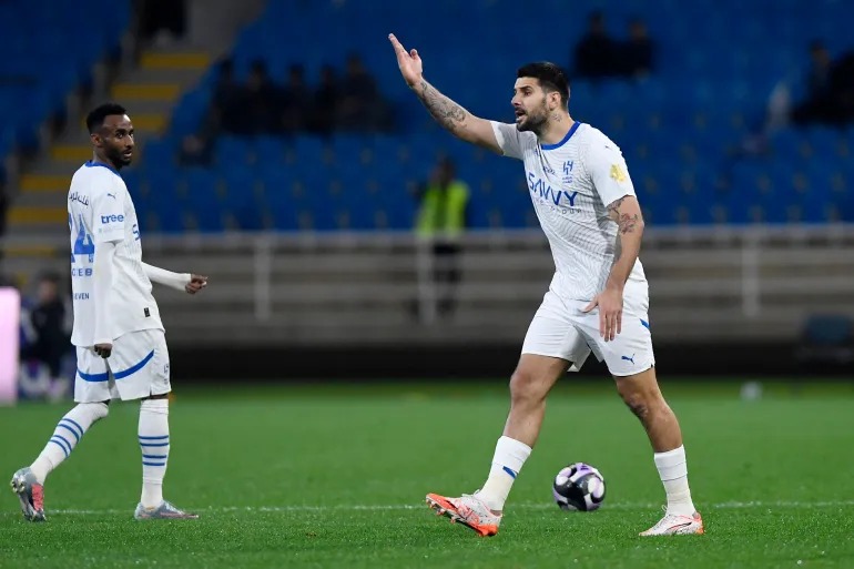 السيف: جميع لاعبي الهلال الأجانب سيشاركون مع الفريق في المونديال