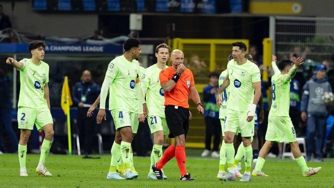 جدل تحكيمي يشعل غضب برشلونة بعد الإقصاء من دوري الأبطال