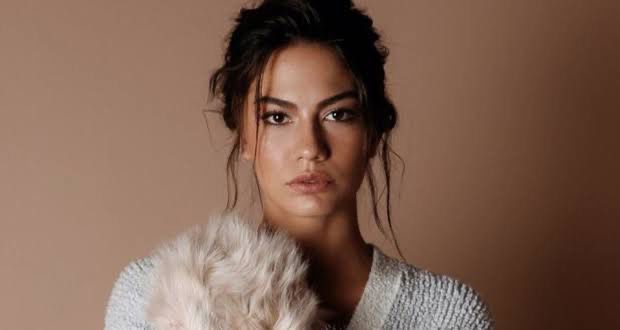 ديميت أوزديمير تتلو سورة الفاتحة بصوت هادئ وسط تفاعل كبير في تركيا .. فيديو