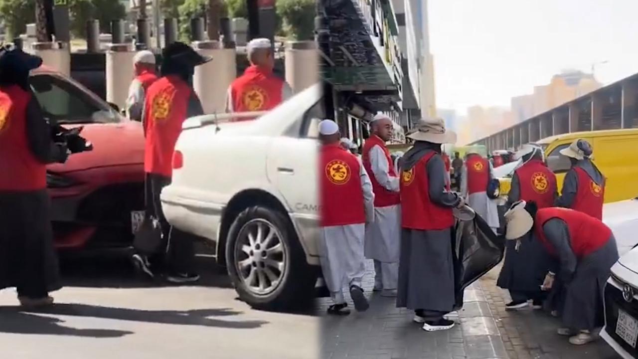 حجاج صينيون ينظفون شوارع مكة.. فيديو