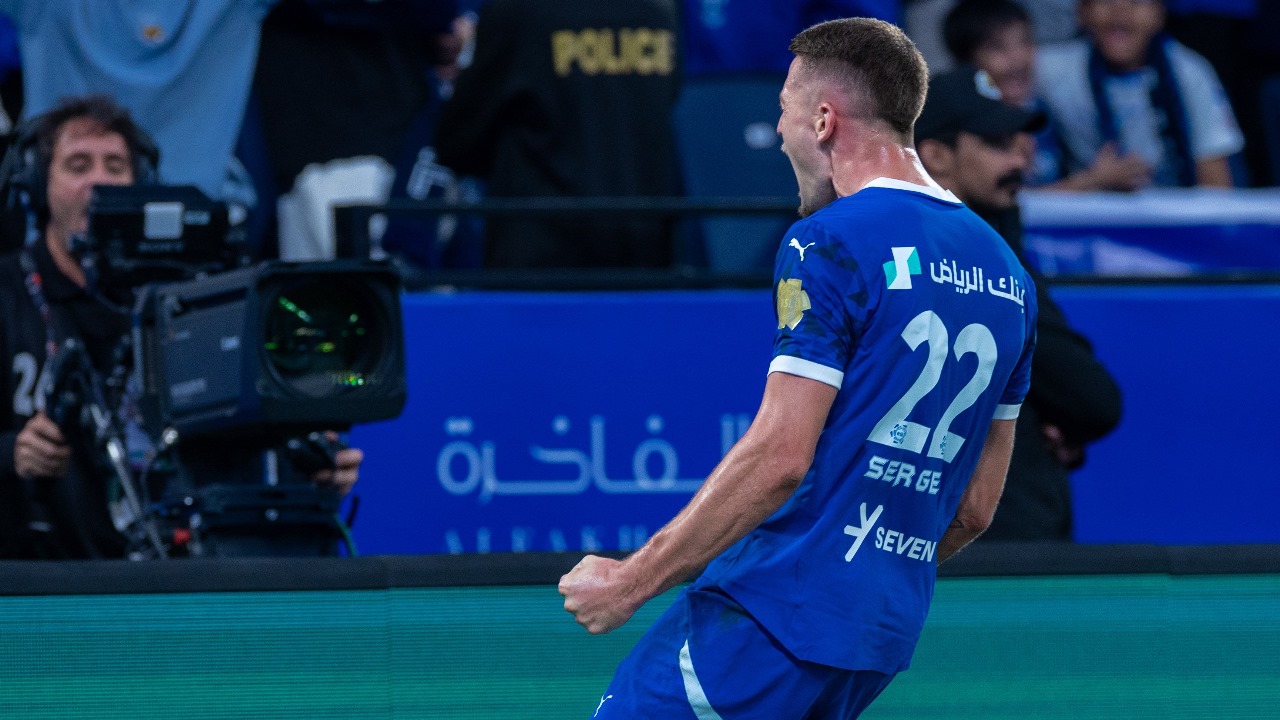 الهلال يتغلب على القادسية بثنائية ويتأهل للنخبة الآسيوية