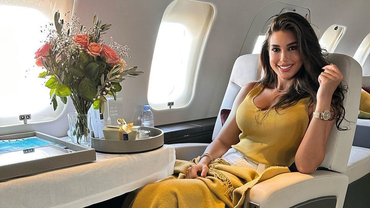 إطلالة لافتة لياسمين صبري في مهرجان كان السينمائي 2025