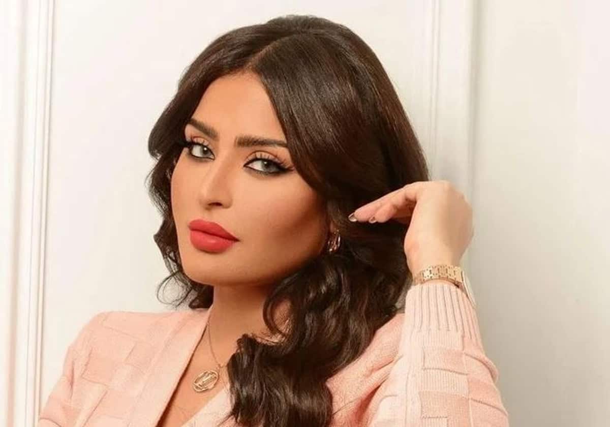 بدور البراهيم تثير الجدل بسبب تعليقها على رائحة موظفة .. فيديو