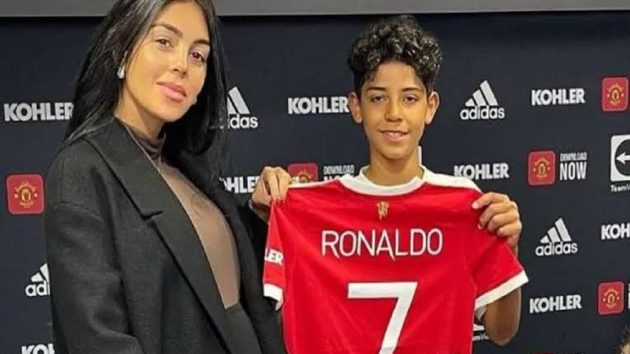 أول ظهور لنجل رونالدو في تدريبات البرتغال… فيديو