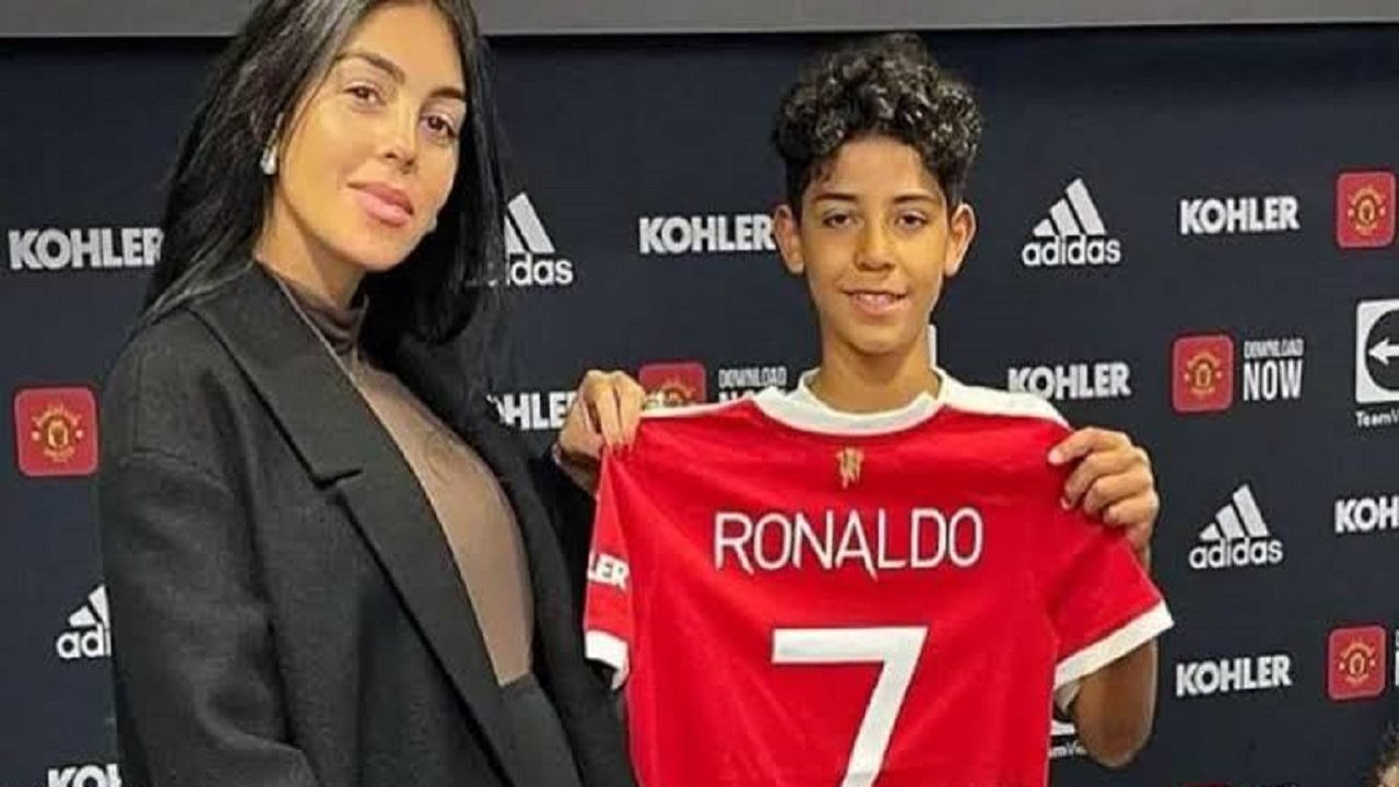 أول ظهور لنجل رونالدو في تدريبات البرتغال&#8230; فيديو