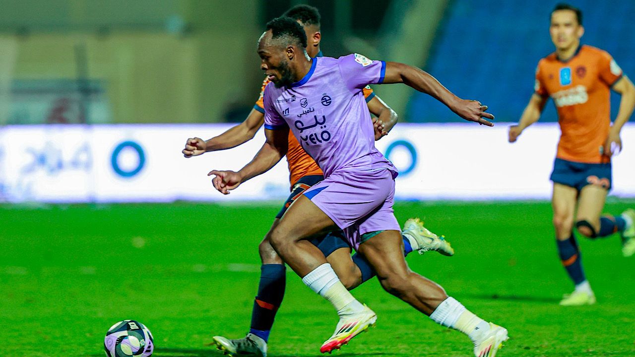 الخلود يهزم الفيحاء بثنائية نظيفة