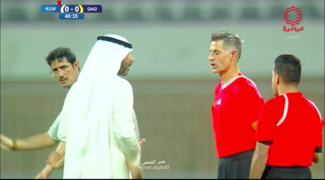 اشتباك في المنصة بمباراة القادسية والكويت.. فيديو