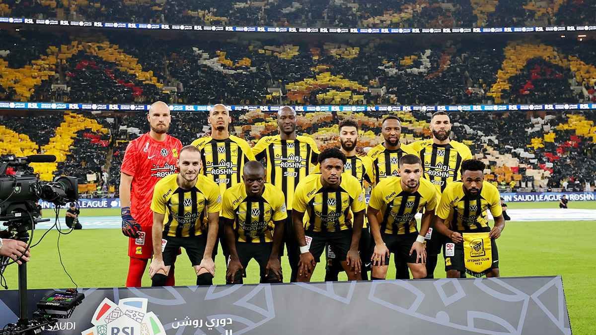 رئيس الأهلي يهنئ الاتحاد بالتتويج بطلا للدوري.. فيديو