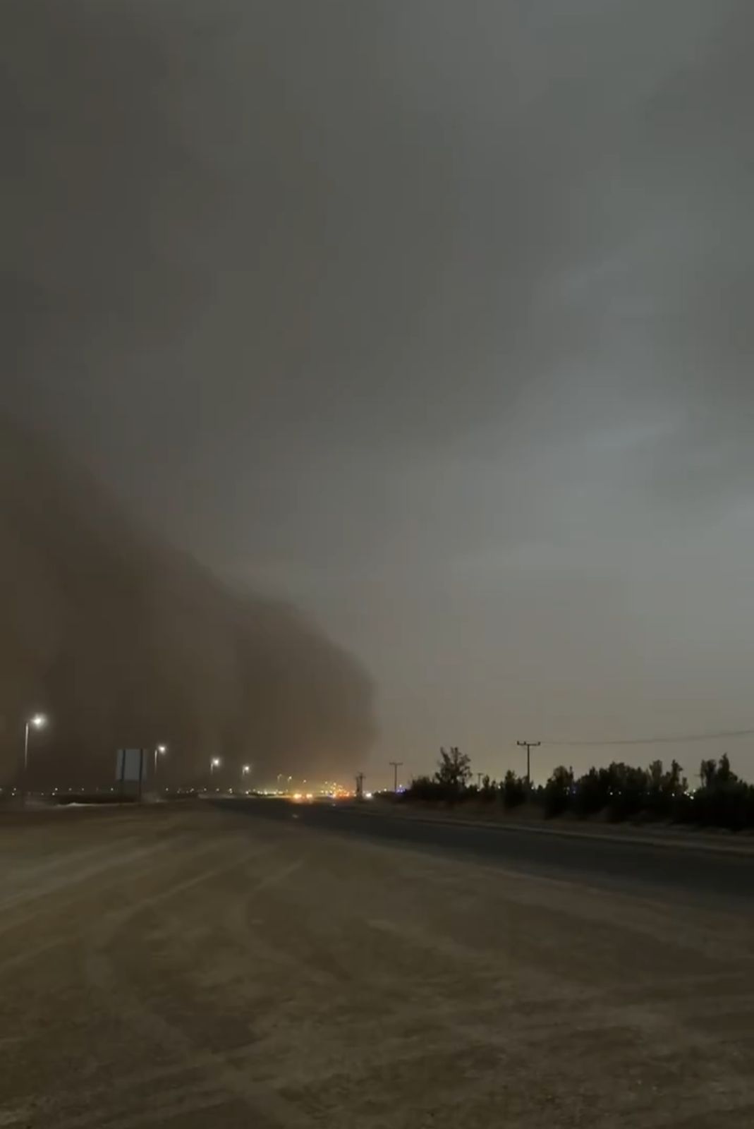 الزعاق يحذر من موجة غبار كثيفة: سكروا الدرايش يا أهل بريدة .. فيديو