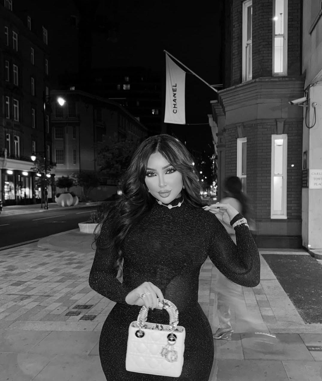 دنيا بطمة تثير الجدل باستعراض مفاتنها بعد زيادة وزنها.. صور