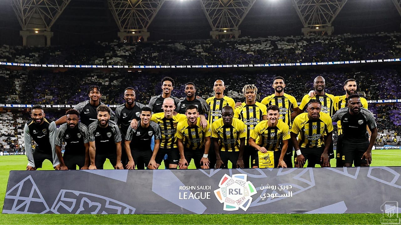 الاتحاد يهزم ضمك ويتوج بلقب الدوري