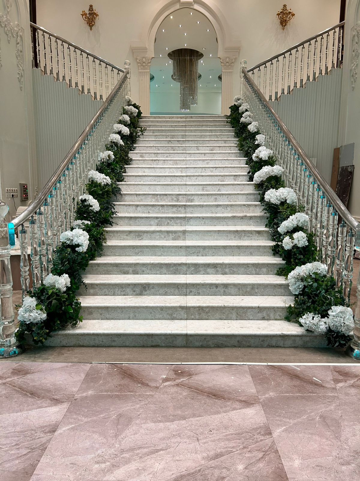 مدارس الرواد العالمية تحتفي بخاتمات ومجازات القرآن الكريم في حفل روحاني مميز.. صور