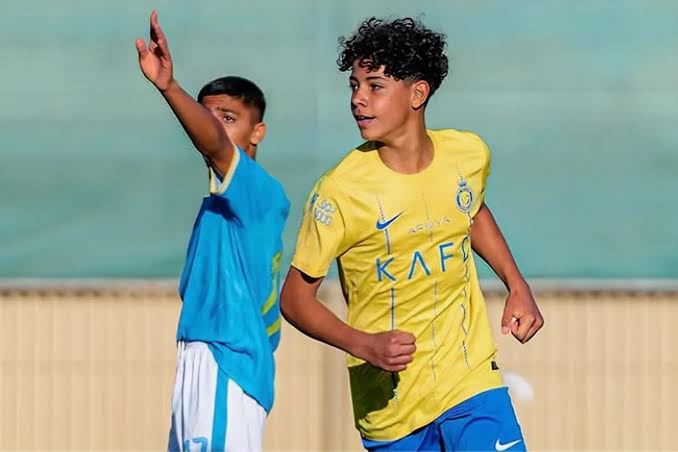 رونالدو يحتفي بانضمام نجله لمنتخب البرتغال تحت 15 عاما: فخور بك يا ابني