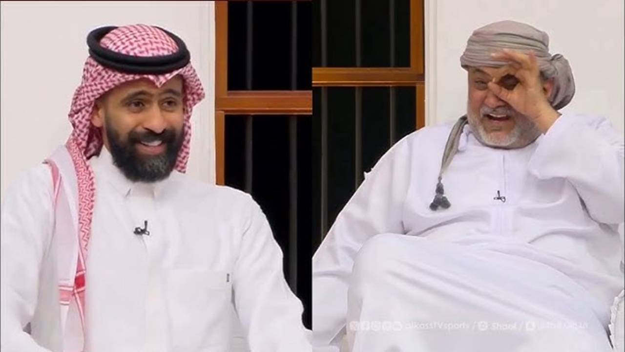 جيزاوي يمازح الرواس: &#8220;لا تشجع الأهلي.. كل من شجعته خرج&#8221;.. فيديو