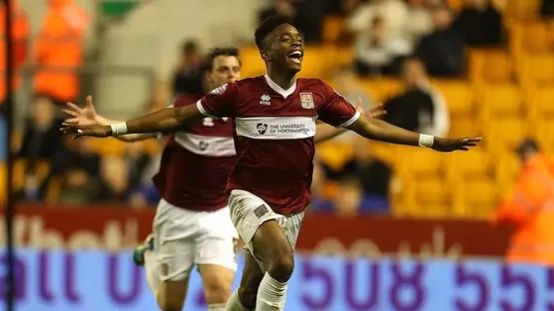 بلدة بريطانية تشجع الأهلي أمام كاواساكي