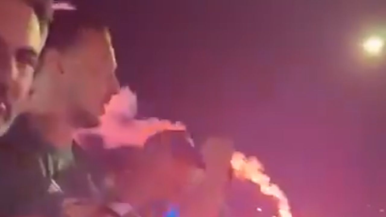 يايسله يشارك الجمهور الهتاف باسم فيرمينو .. فيديو