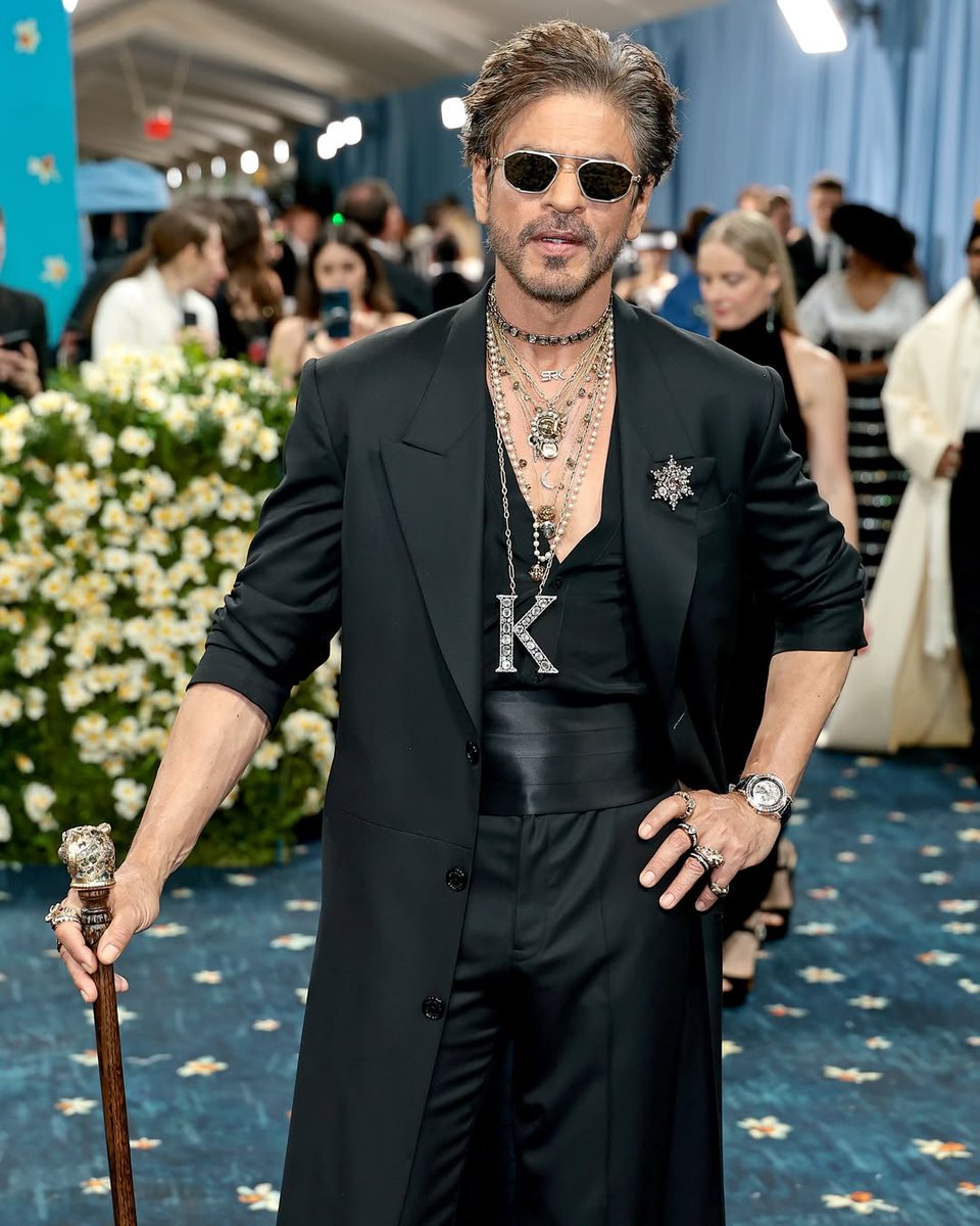 شاروخان يتعرض لموقف محرج خلال ظهوره الأول في ميت غالا