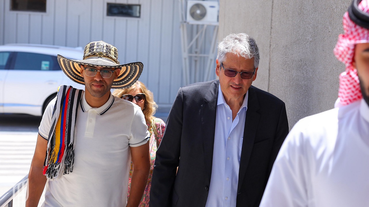 سفير الأرجنتين يزور مقر نادي القادسية .. صور