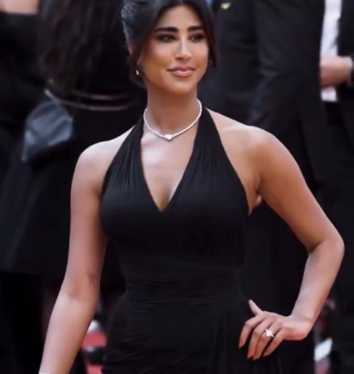 ليلى عبدالله تخطف الأنظار بإطلالة جريئة .. فيديو