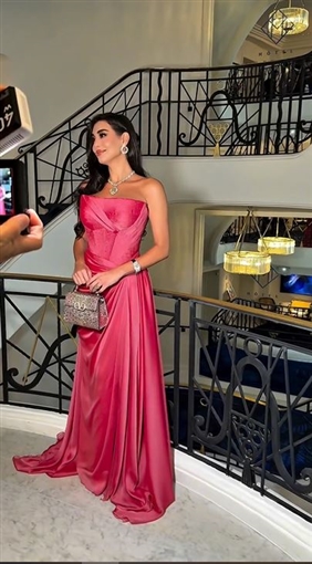 بالفوشيا ياسمين صبري تخطف أنظار جمهورها .. فيديو