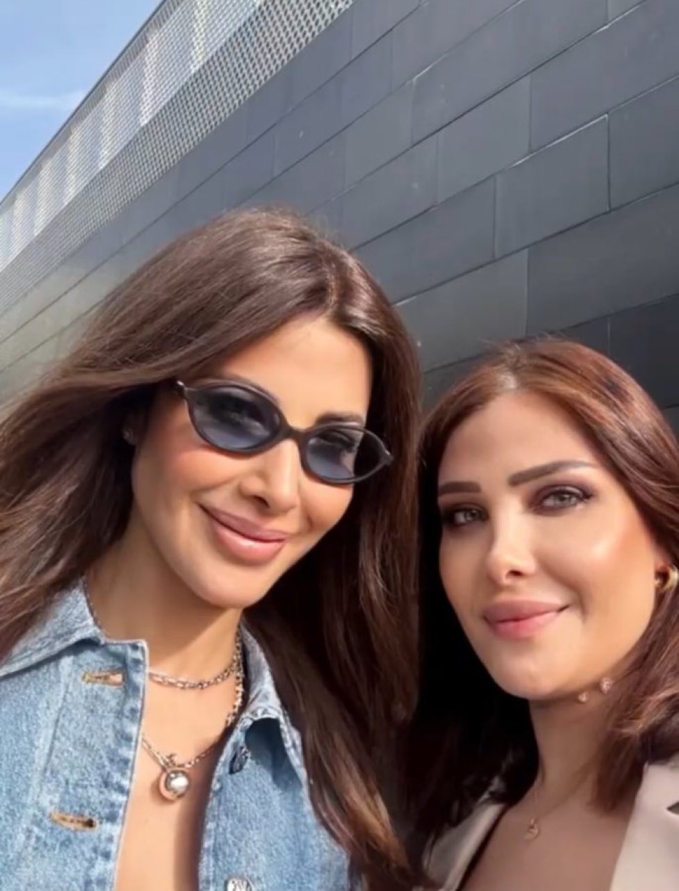 نانسي عجرم مع شقيقتها نادين في أحدث ظهور ..صورة