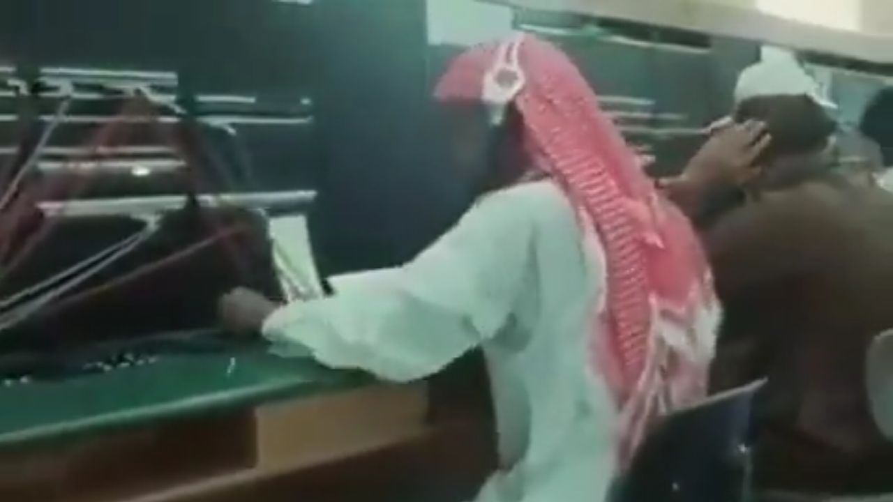 لقطات نادرة من حياة المملكة في فترة التسعينات الهجرية&#8230; فيديو